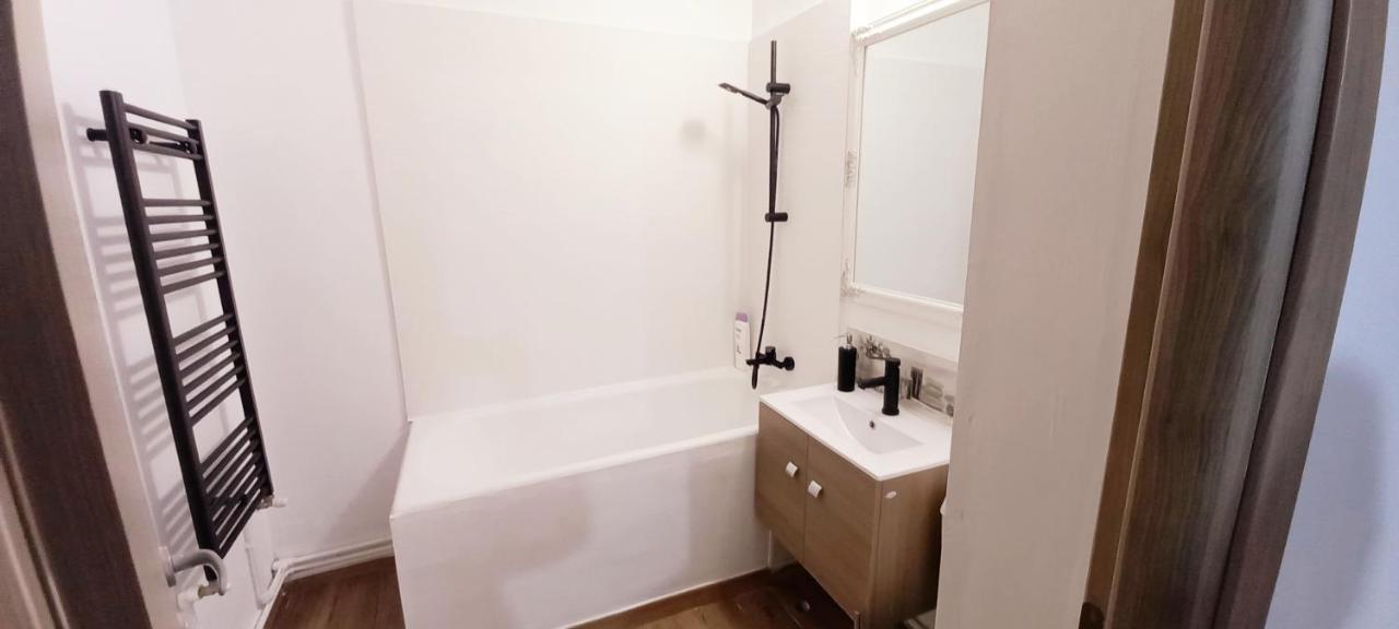 33 Coquette Apartment Baia Mare Bagian luar foto