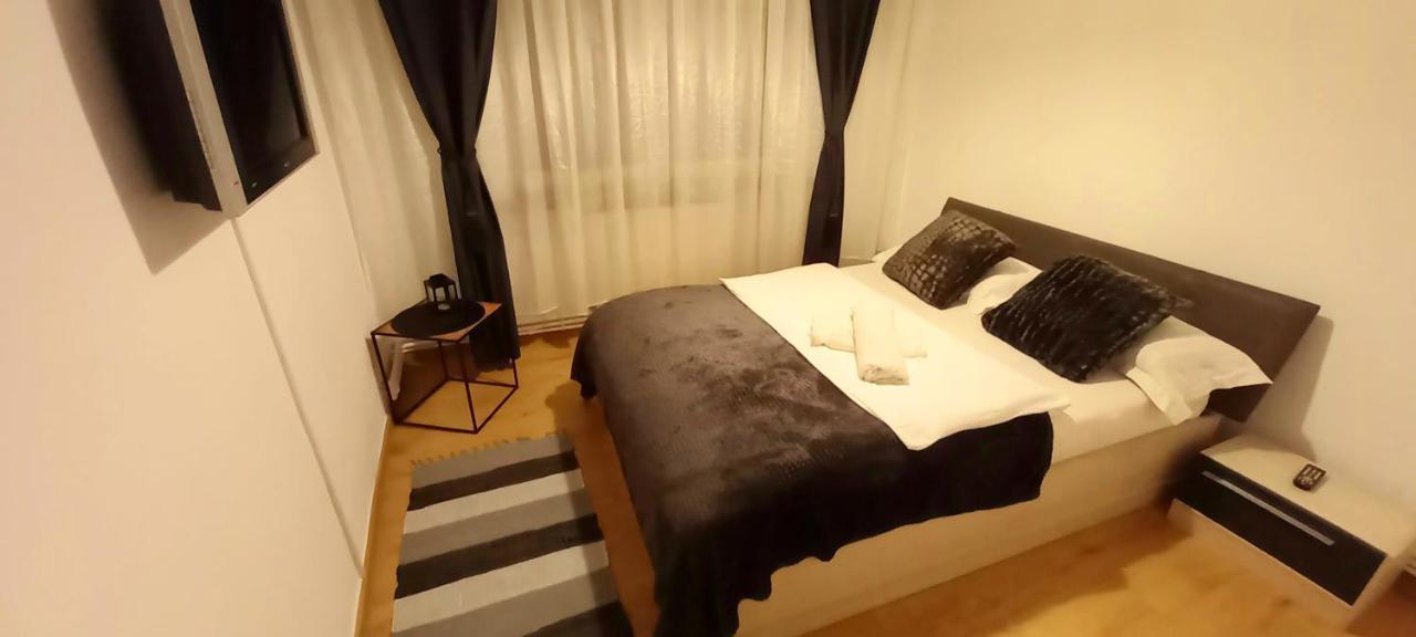 33 Coquette Apartment Baia Mare Bagian luar foto