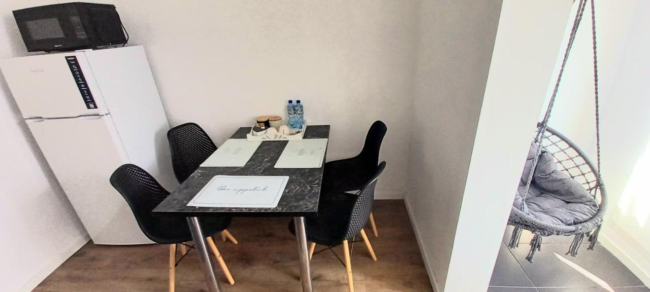 33 Coquette Apartment Baia Mare Bagian luar foto