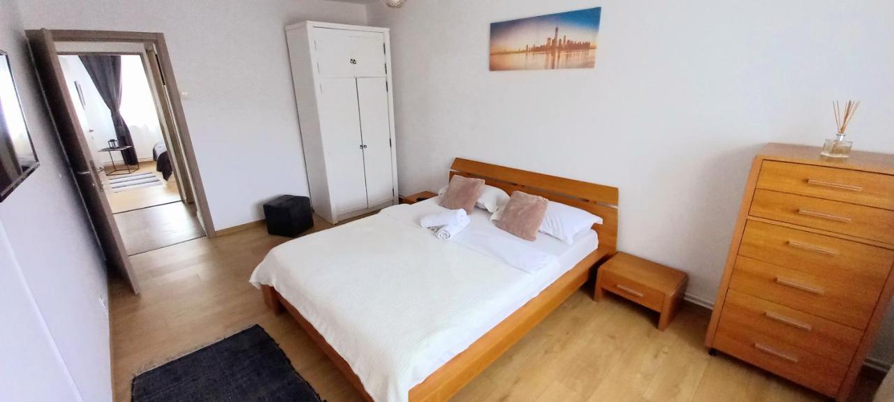 33 Coquette Apartment Baia Mare Bagian luar foto